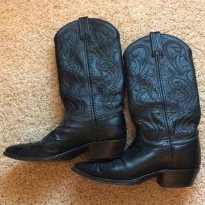 Black cowgirl boots